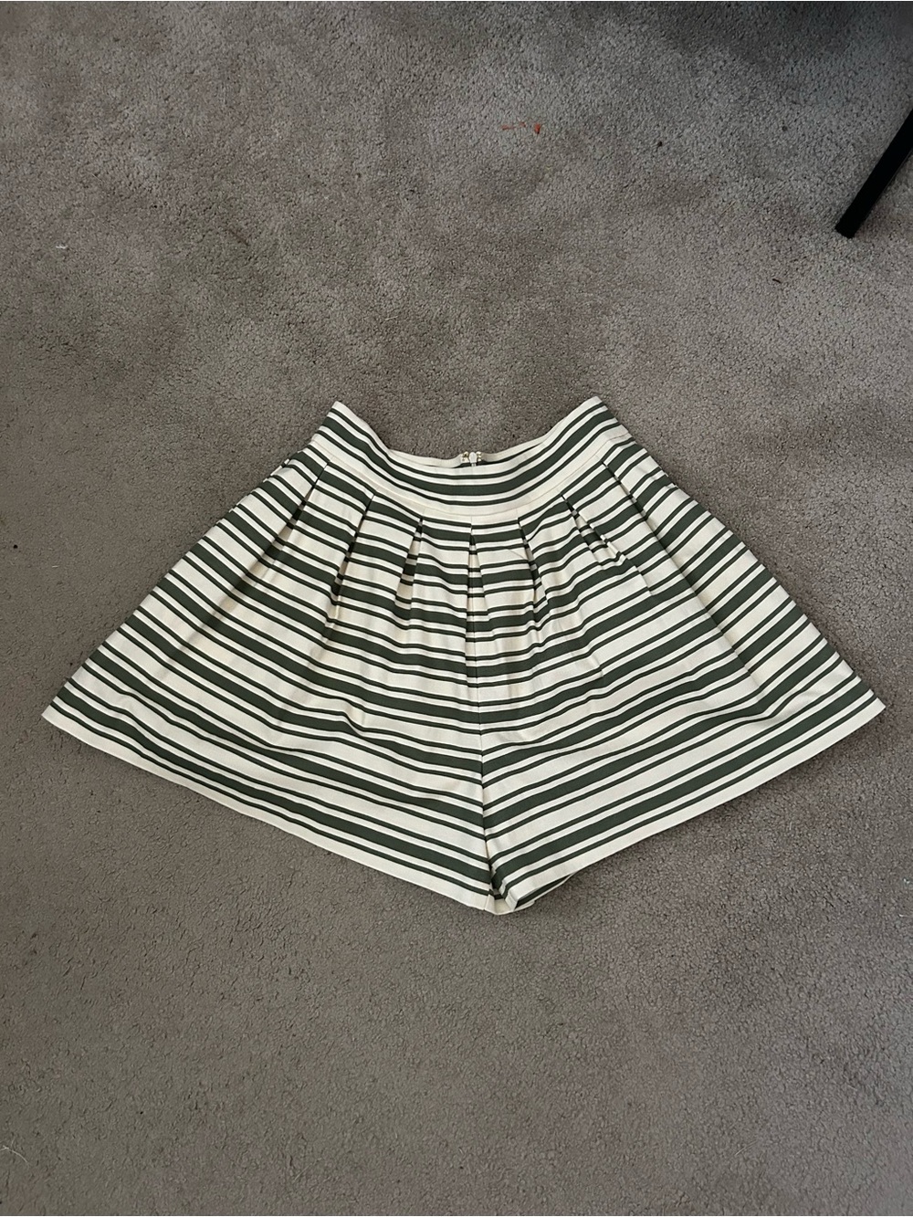 NWOT Antonio Melani Size 4 Striped Shorts